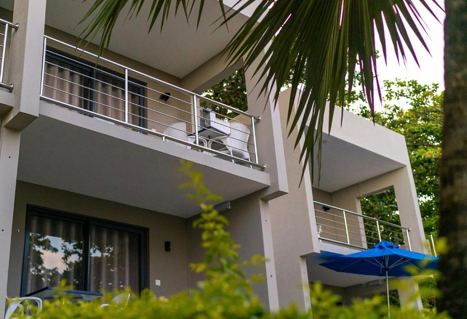  8 Sea front apartments 32/40 Shares available for Mauritians - Price per share